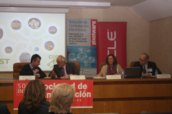 Foto: De izquierda a derecha: D. Javier Peña (Diputación de Burgos), D. Josep Martí (Pixelware), Dª Diana Rivas (Consorcio Asturiano Servicios Técnologicos), D. José García Méndez (Socinfo)
